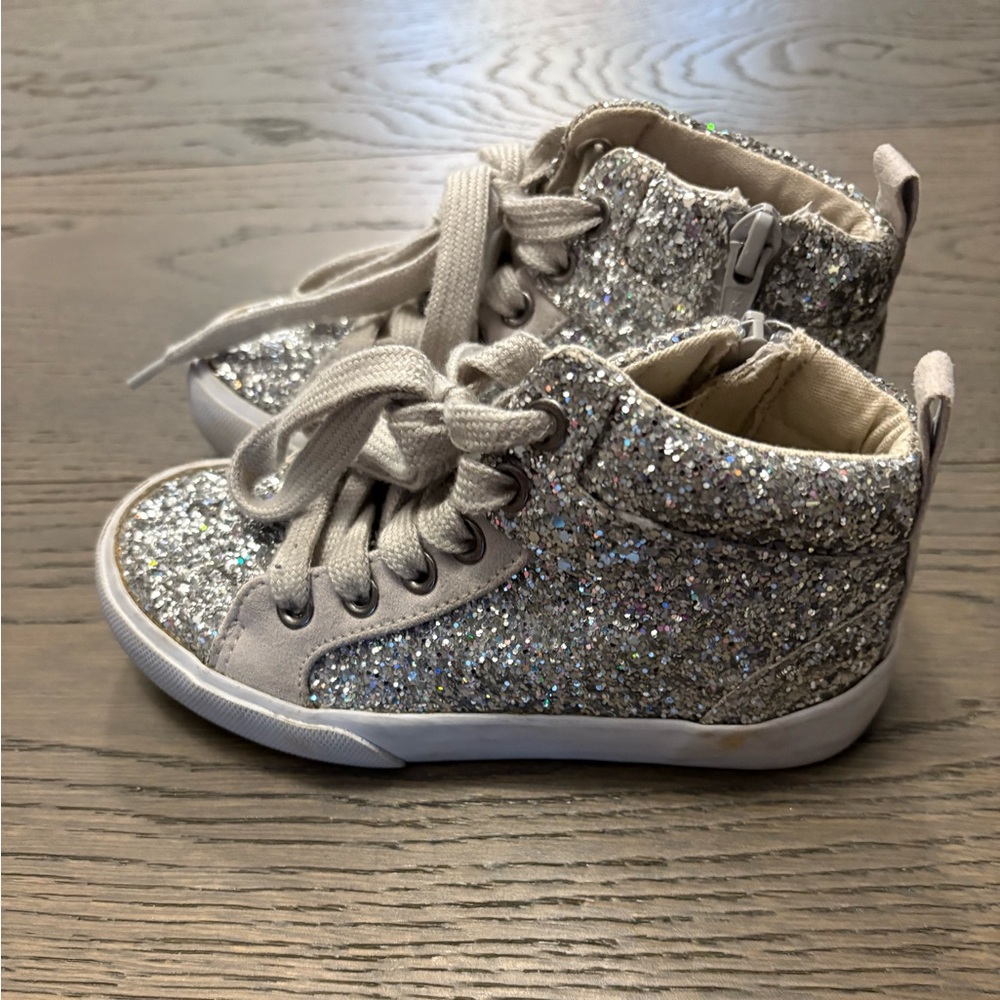 Gap girls sparkling silver runners sz 10T EUC worn 2X